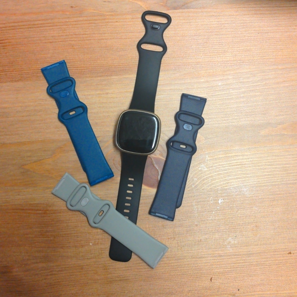Fitbit versa 3 in gold with 4 straps